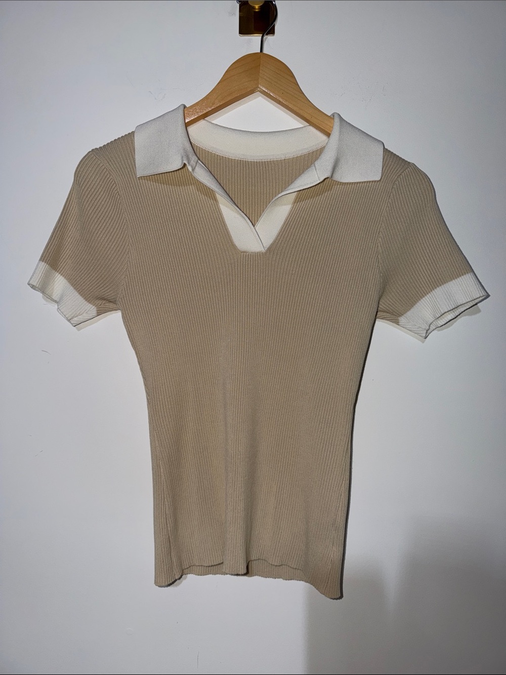 Beige Ribbed Short-Sleeve Polo Top with White Trim size small